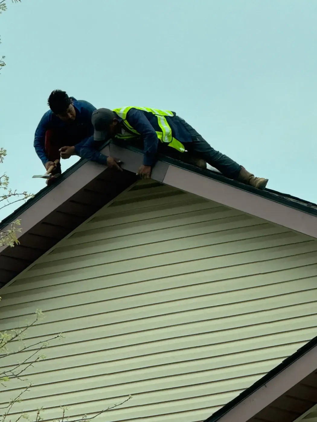 Manufacturer-certified roof installation in Hartford City