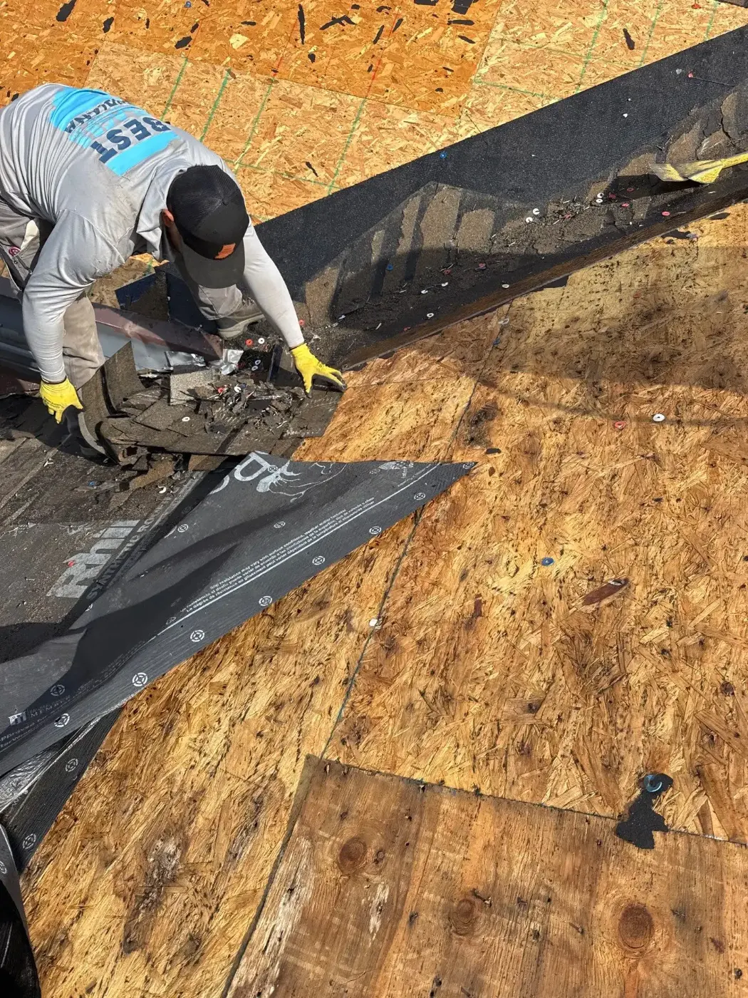 Manufacturer-certified roof installation in Hartford City